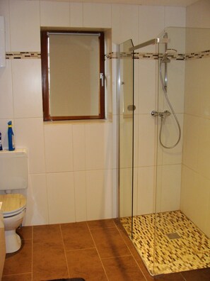 Bathtub, hair dryer, towels, soap - Cottage Hühnerstall (Zülpich)