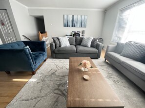 Smart TV, video game console, Netflix, streaming services