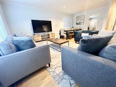 💥💎3 bedrooms 1.5 baths near Downtown W/ AC 2 car parking. 1204 sq ft / 111 sq m