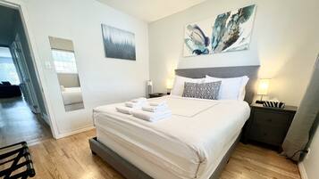 3 quartos, cofres nos quartos, escrivaninha