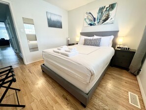 3 bedrooms, in-room safe, desk, iron/ironing board