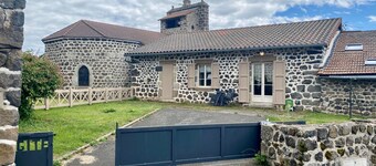 Gîte Charmant à Alleyrac: Randonnées, Nature et Confort Moderne