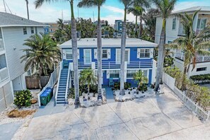 Exterior - Heated Pool, Walk to Beach & Shops- Perfect Location! (Bradenton Beach)