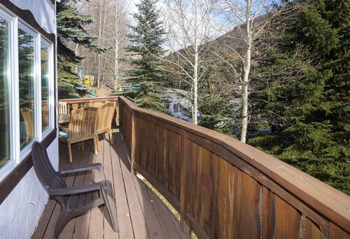 2109 B Chamonix 4 Bedroom Home by RedAwning