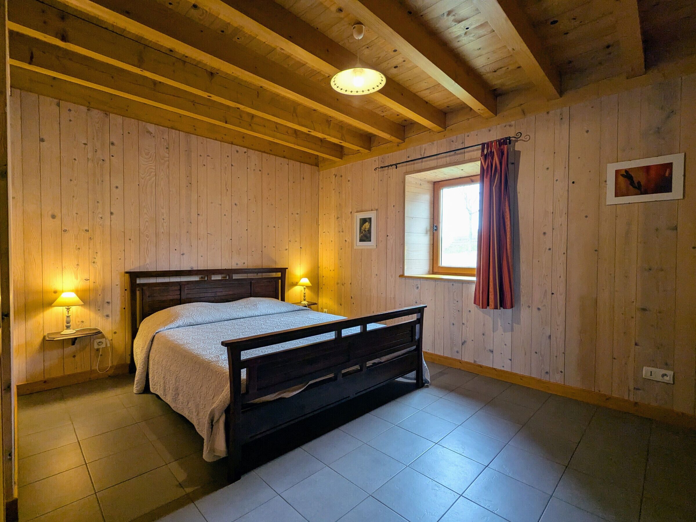 4 bedrooms, travel crib