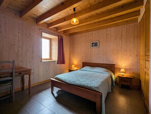 4 bedrooms, travel crib - Family Cottage in Riotord with Garden and Playground (Riotord)