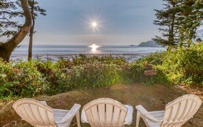 Property grounds - Oceanfront home in Newport with sweeping views, and easy beach access (Newport)