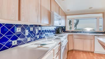 Refrigerador, horno, parrilla de estufa y lavavajillas