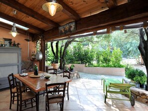 Outdoor dining - And its private swimming pool in a haven of peace (figari)