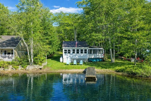  Cozy Waterfront cottage with Private dock- dog friendly!  