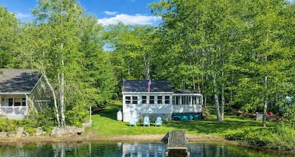 Cozy Waterfront cottage with Private dock- dog friendly!