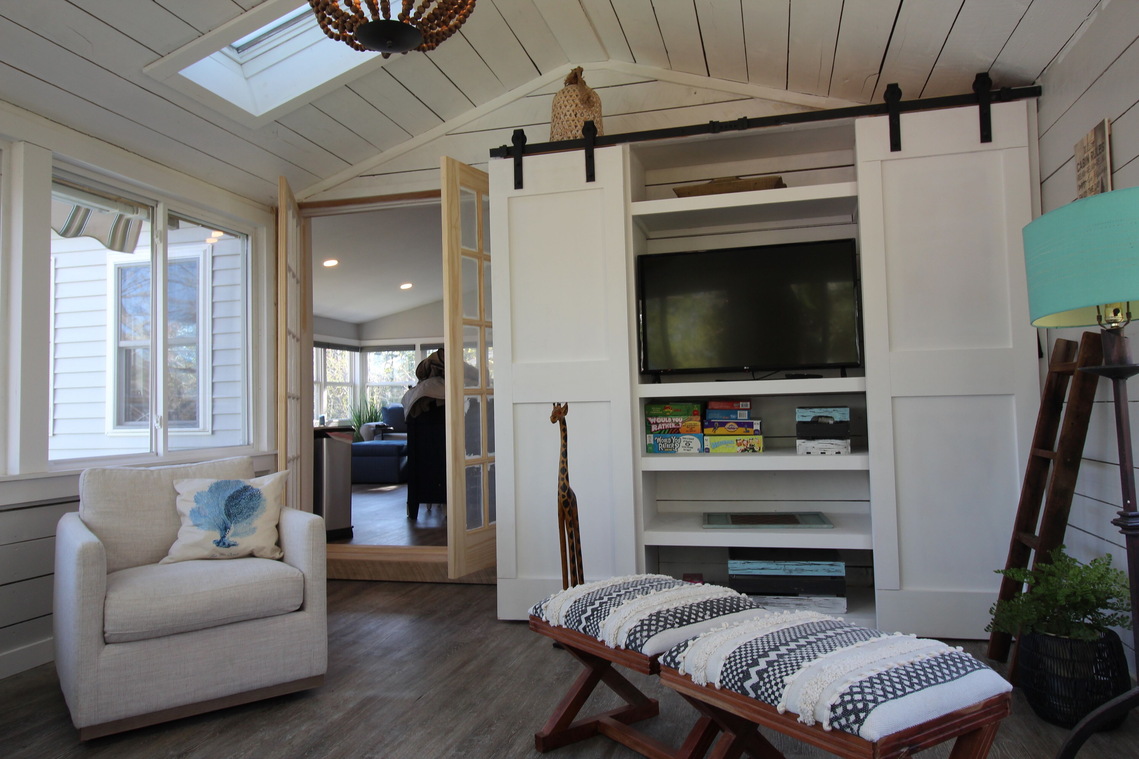 ALL year entire cottage on Waterfront with dock. Winter rental options 