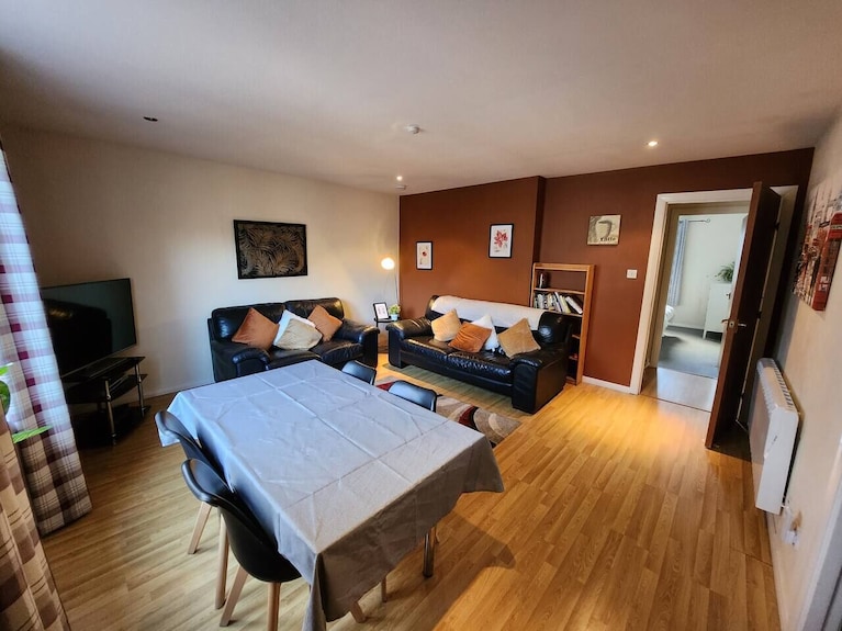 Granite Getaways - Large Flat With Free Parking - Aberdeen