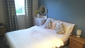 2 bedrooms, in-room safe, desk, iron/ironing board