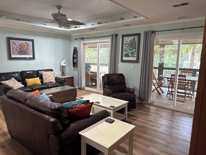 TV - Center Island, Steps to beach access – 703 Silverside (Fripp Island)