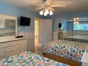 5 bedrooms, iron/ironing board, Internet, bed sheets
