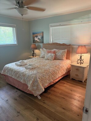 5 bedrooms, iron/ironing board, internet, bed sheets - Center Island, Steps to beach access – 703 Silverside (Fripp Island)