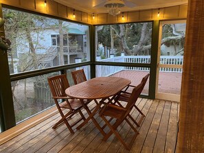 Outdoor dining - Center Island, Steps to beach access – 703 Silverside (Fripp Island)