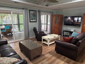 TV, DVD player - Center Island, Steps to beach access – 703 Silverside (Fripp Island)