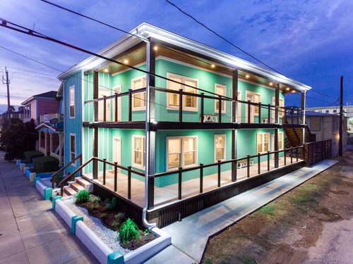 Top floor upscale contemporary space with great views and great location