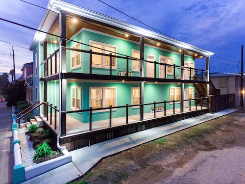 Top floor upscale contemporary space with great views and great location