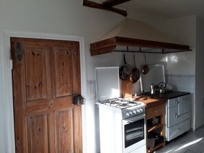 Kühlschrank, Ofen, Herdplatte, Geschirrspüler