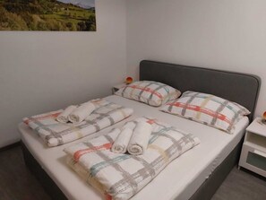 1 bedroom, WiFi, bed sheets