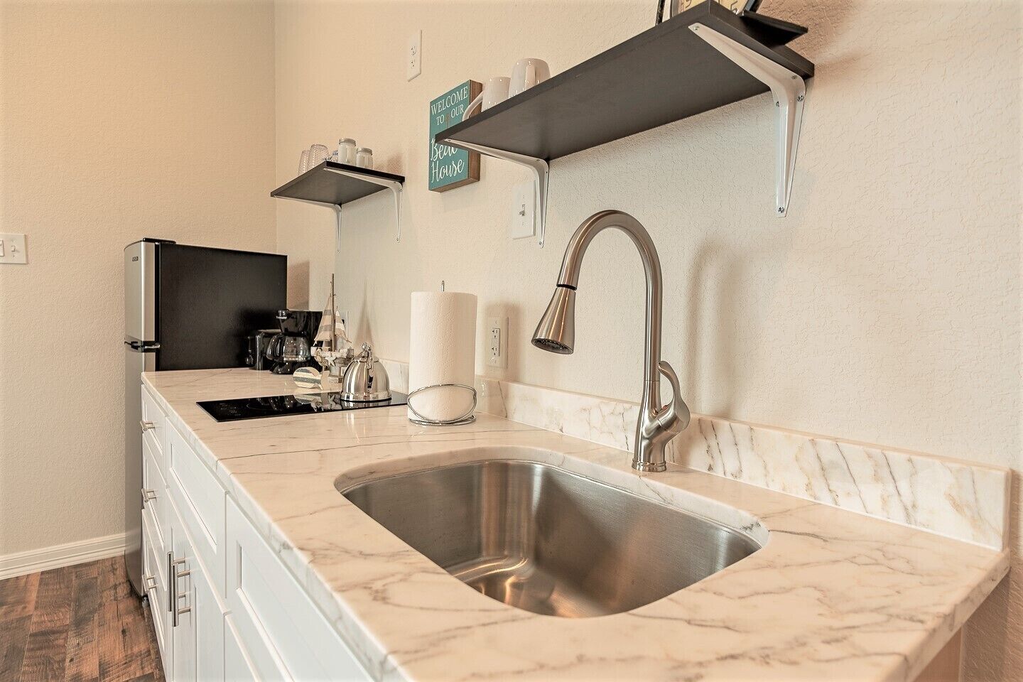 Refrigerador, microondas, parrilla de estufa y lavavajillas 