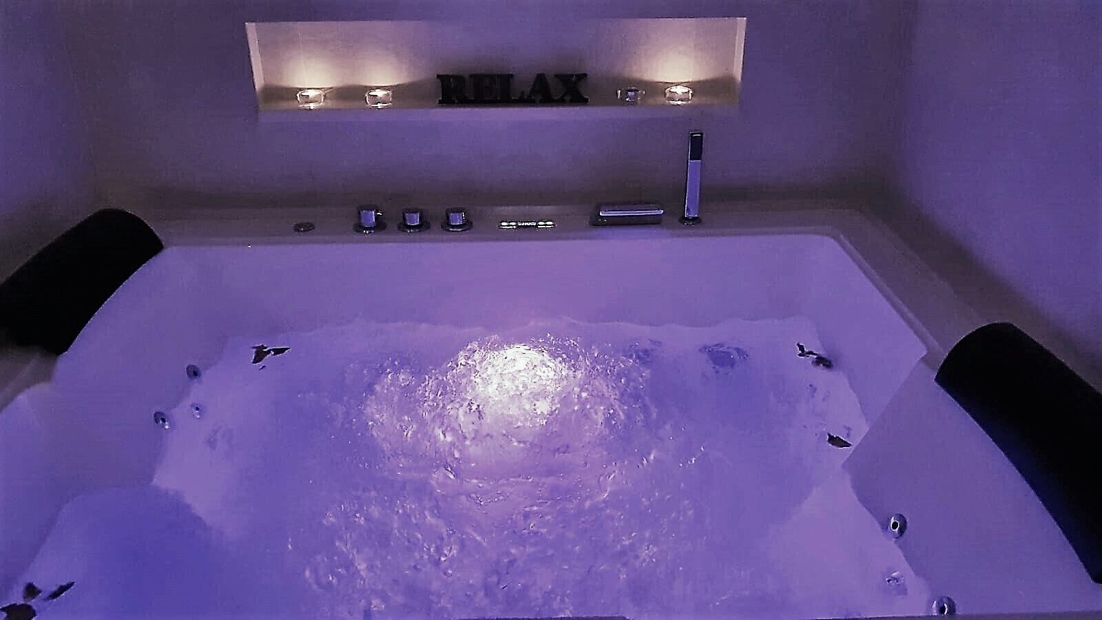 淋浴设施、吹风机、毛巾、肥皂