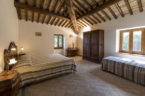 6 bedrooms, iron/ironing board, WiFi, bed sheets - SALLEGROTTE - A Cozy Deep-in-the-Green Villa With Pool, Breathtaking View (Vetriolo Bagnoregio)