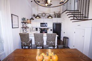 Fridge, microwave, oven, stovetop - Beautiful Condo in the Heart of Uptown Pagosa (Pagosa Springs)