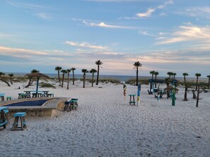 Beach - Lovely Oasis with private swimming pool 3,6,8 f deep  (Gulf Breeze)