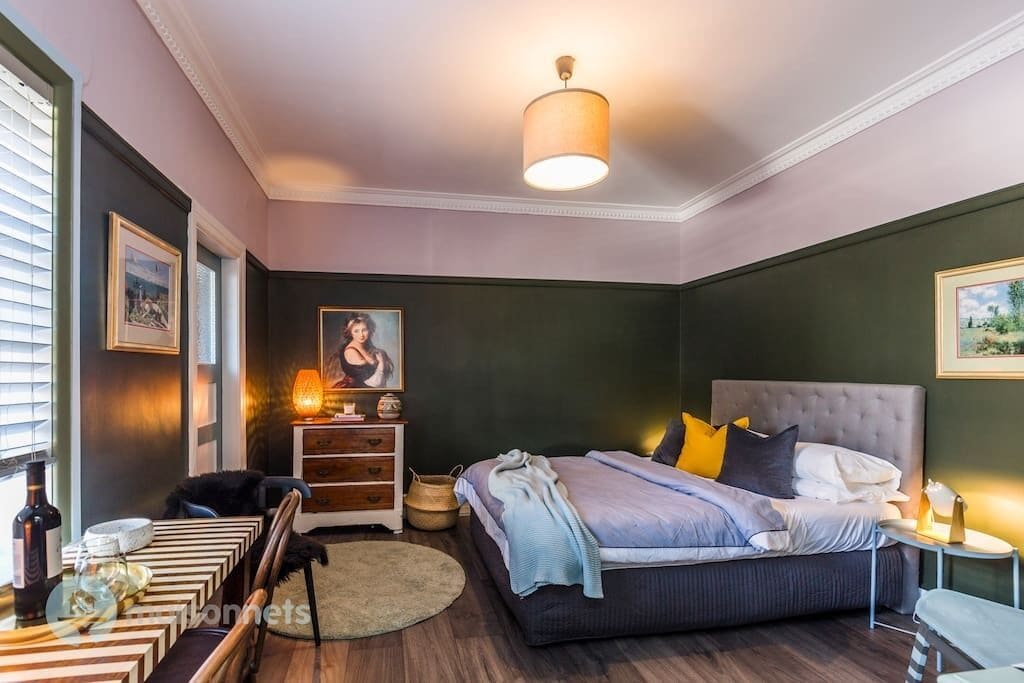 Parisian Style Studio Apt With Separate Kitchen