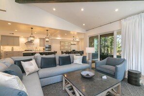 Smart TV, fireplace - Schaffer’s Mill Masterpiece, 4BDRM, Club Amenities, Golf & Ski Lake Tahoe! (Truckee)
