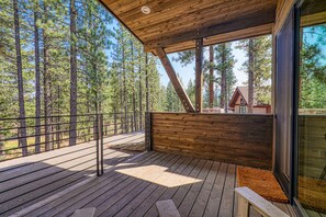 Terrace/patio - Schaffer’s Mill Masterpiece, 4BDRM, Club Amenities, Golf & Ski Lake Tahoe! (Truckee)