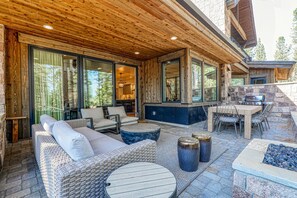 Outdoor dining - Schaffer’s Mill Masterpiece, 4BDRM, Club Amenities, Golf & Ski Lake Tahoe! (Truckee)