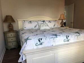 2 chambres, coffres-forts dans les chambres, fer et planche à repasser