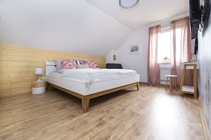 2 bedrooms, iron/ironing board, WiFi, bed sheets
