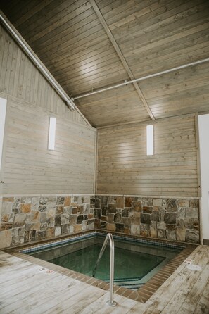 Innenpool, beheizter Pool