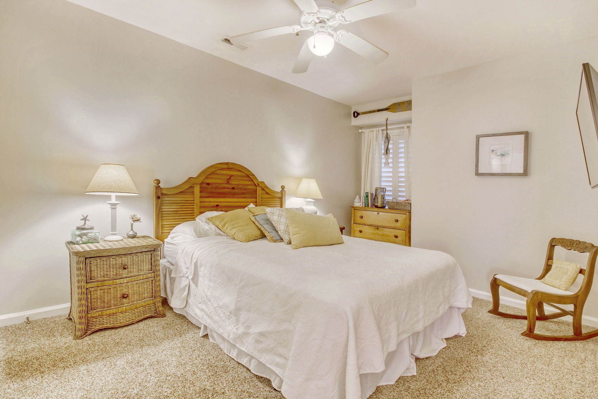 Oceanfront condo - Direct beach access with pool - Amazing Views - Windjammer