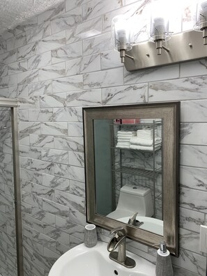 Shower, hair dryer, towels, soap - Sunshine Villa Two (Jacksonville)