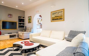 Smart-TV, peis, fotballspill og bordtennis