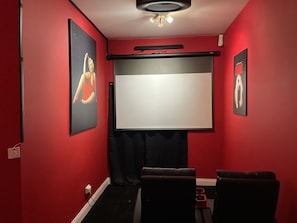 Interior - Beautiful home with Arcade and Movie Theater for you and your family to enjoy. (Chicago)
