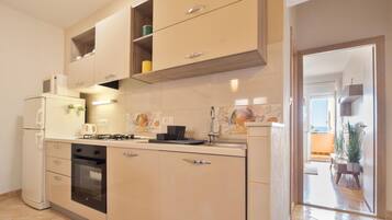 Kühlschrank, Ofen, Herdplatte, Geschirrspüler