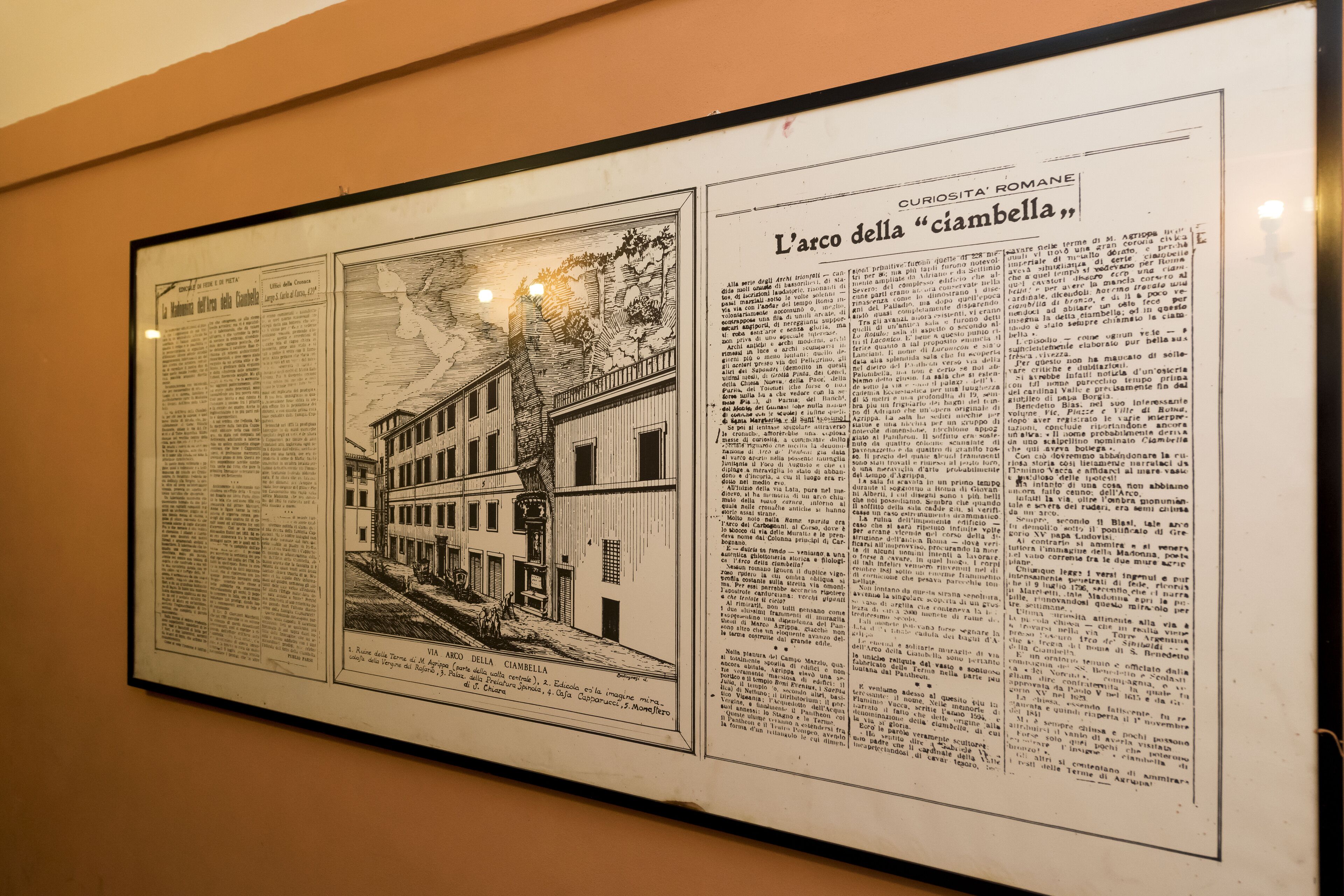 Documento histórico enmarcado con texto e ilustración de un edificio.