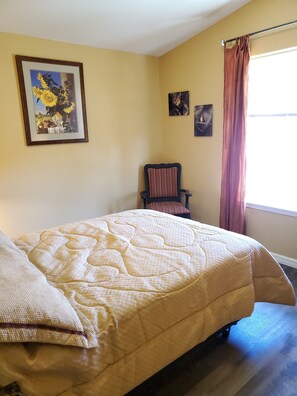 3 bedrooms, desk, iron/ironing board, WiFi