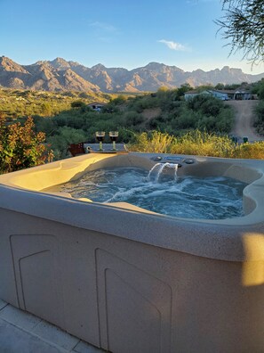 Outdoor spa tub