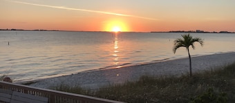 Beautiful Private Florida Pool Home