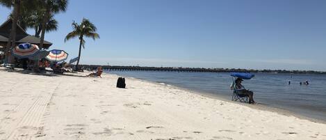 Beach nearby, sun-loungers, beach towels