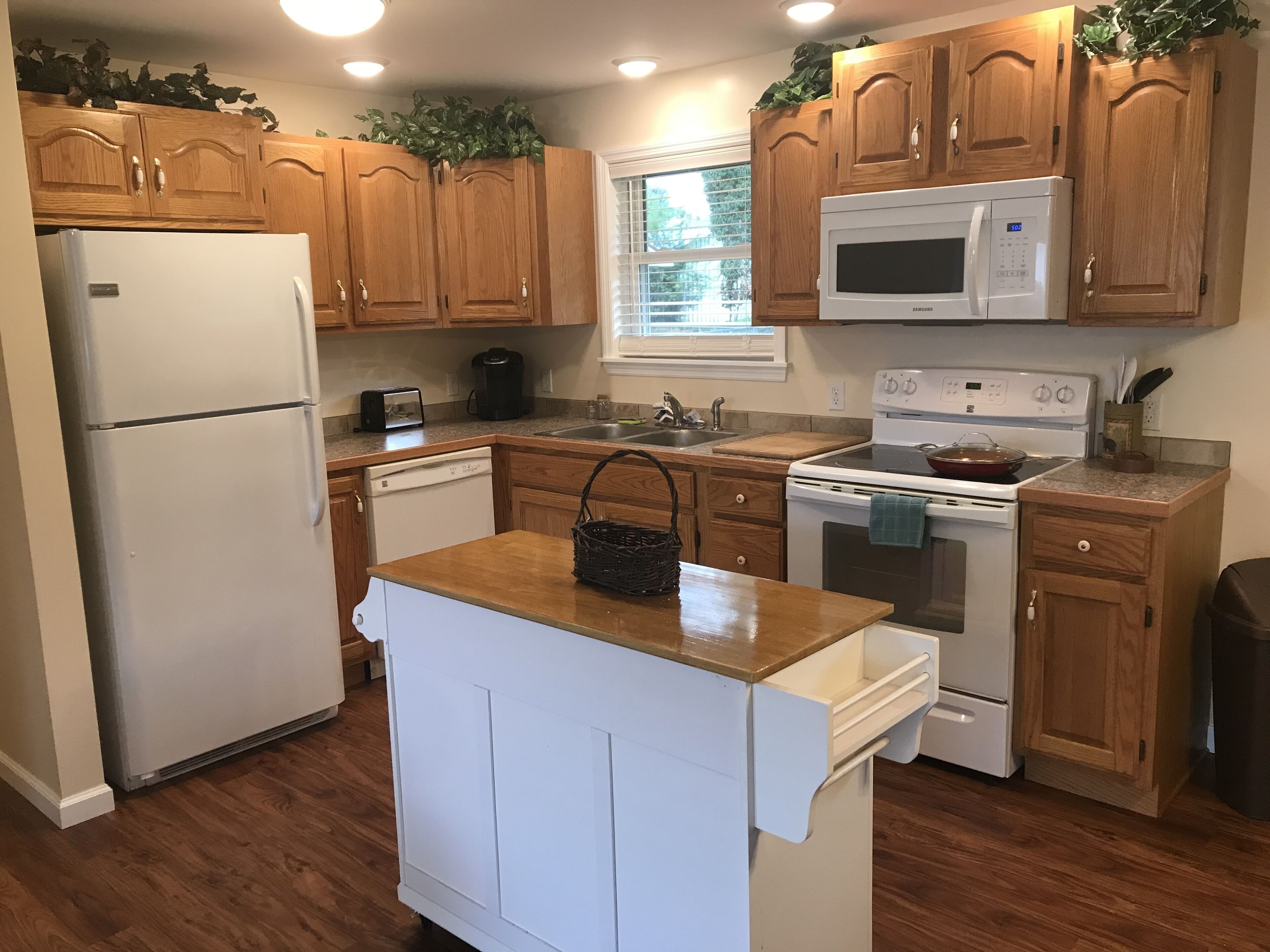 Spacious Single-family King w/Big Shaded Yard